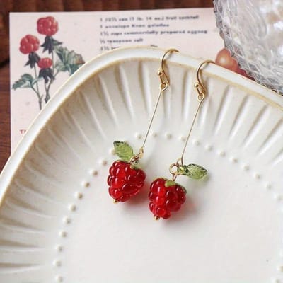 Boucles d'oreilles pendantes longues en forme de crochet framboise rouge coréenne pour femmes, boucles d'oreilles chics aux fruits doux, bijoux d'été pour tous les jours, cadeau pour une jolie fille gray