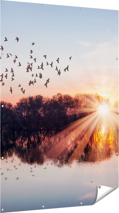 Gards Tuinposter Groep Vogels Boven de Meer met Zonsondergang - 120x180 cm - Tuindoek - Tuindecoratie - Wanddecoratie buiten - Tuinschilderij
