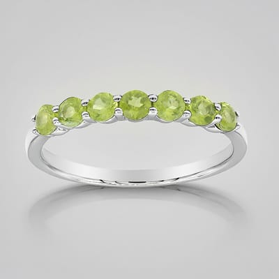 Cavill - Zilveren ring met 7 groene Vesuvianieten 0 819 ct - 925 Sterling Zilver - Elegante damesring met prong zetting - Rond gefacetteerd 3 mm