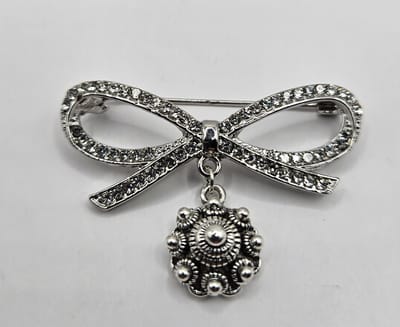 Frutsels by Es - broche - strikje strass - Zeeuws knopje