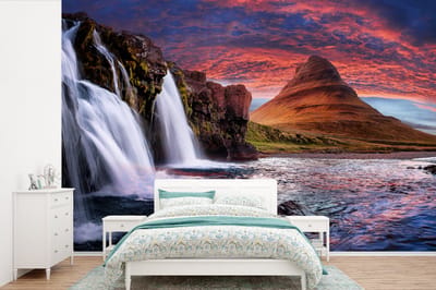 Behang - Fotobehang Waterval - Berg - Wolken - Roze - Landschap - Breedte 390 cm x hoogte 260 cm