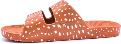 FREEDOM MOSES SLIPPERS X LITTLE LEGENDS COLLAB Jongen/Meisje slippers / flipflops / badslipper - Camel - 42/43 - (0700512961898)