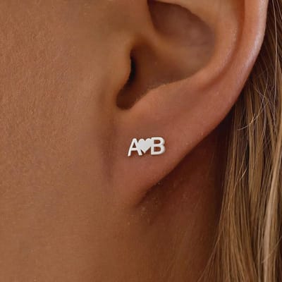 Aangepaste Stud Oorbellen met Initiaal en Hart Goudkleurig Roestvrij Staal Hart Letter Oorbel Valentijnsdag Cadeau Voor Vrouw Moeder brown