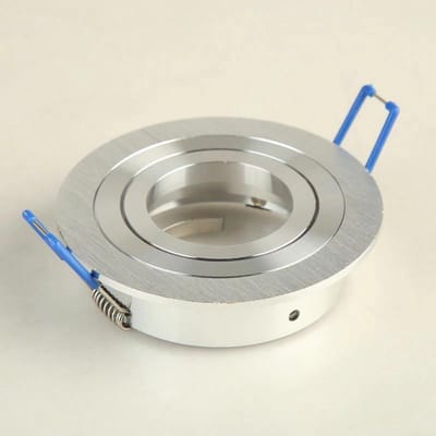 Norton inbouwspot met GU10 fitting 230V en inbouw frame. Dimbare ledlamp. Geborsteld chroom rond. Set van 3 stuks. Inbouwmaat is hetzelfde als van een dozenboor.