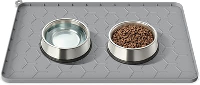 Famanu – Voedermat voor honden en katten van siliconen, grijs, 48 x 30 cm, waterdicht en antislip, met verhoogde rand en ophanggaten, ideaal voor voer- en drinkbakken