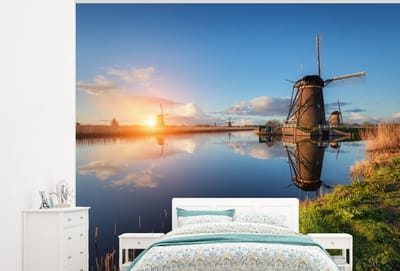 Behang - Fotobehang Windmolen - Water - Zon - Breedte 275 cm x hoogte 220 cm