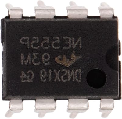 Timer IC - Pulsgenerator - Golfvorm Genereren - Breed Werkingsbereik - 50 Stuks - Zwart