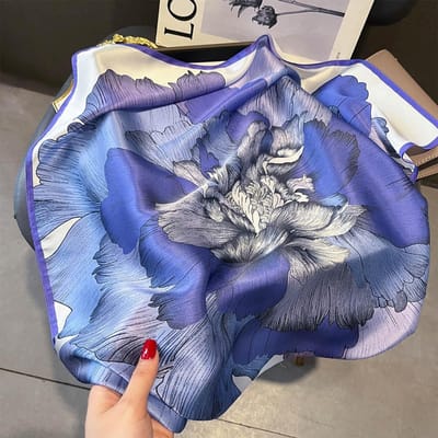 Foulard en soie Femme Foulard Carré Féminin Mûrier Luxe Mode Imprimé Foulard de cou Châle pour dame Écharpes Hijab Bandana Foulards Real Silk 65x65cm blue