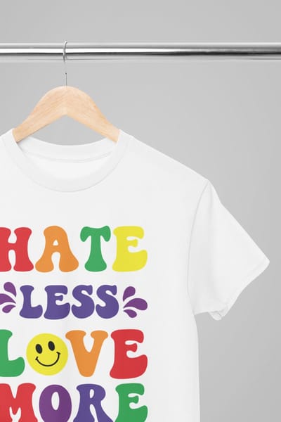 Pride shirt - Hate less love more - Wurban Wear | Gay pride | Pride kleding | Regenboog kleding | Pride | Pride vlag | Regenboog vlag | Regenboog | LGBTQ | LHBTI | Liefde | Transgender | Crossdress | Amsterdam | Rainbow | lgbt shirt | Zwart & wit