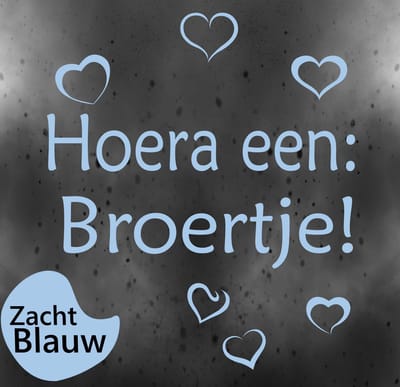 Jerma - Geboorte - Sticker - Hoera een broertje - zachtBlauw - ± 7 x 55 cm - Zelfklevend - Weerbestendig