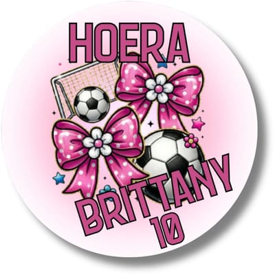20 Gepersonaliseerde Voetbal Stickers Meisje – Naam & Leeftijd – Roze Voetbal Strik – 4 cm – Kinderfeestje Traktatie
