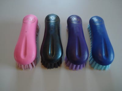 HB soft touch harde borstel anatomisch - blauw