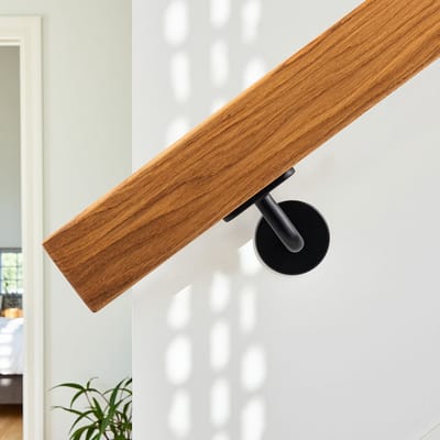 Trapleuning Eiken Hout – Rechthoekig (38 x 67 mm) – Lengte: 100 cm – Inclusief 2 zwarte leuninghouders