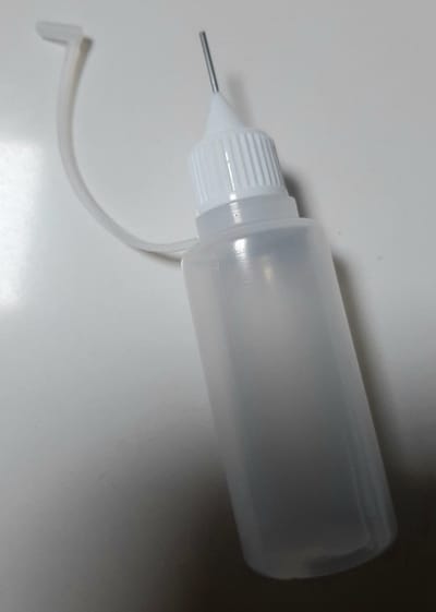 Nellie Snellen mini lijmflesje - ultrafine tip - 10 ml - lege lijmfles navulbaar - voor fijn en precies lijmen - lijm applicator