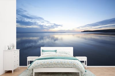 Behang - Fotobehang Uitzicht over de zee met weerspiegeling - Breedte 450 cm x hoogte 300 cm