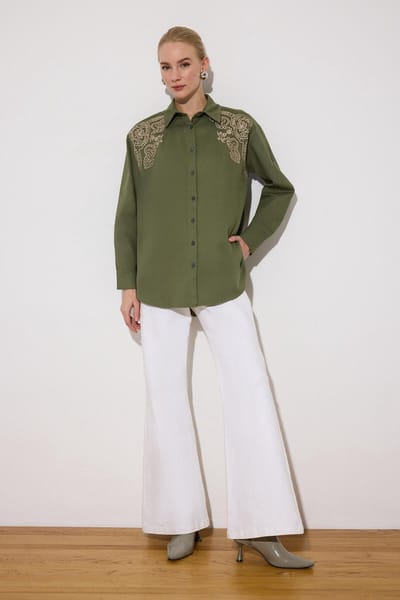 Touché Privé - Oversized blouse met borduursel aan de voorzijde - Khaki - Dames