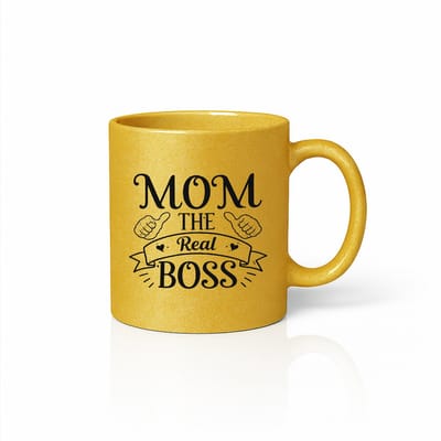 Mom The Real Boss Koffiemok - Grappig Moederdag Cadeau - Luxe Keramische Beker 330ml - Goud
