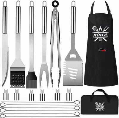 Nince BBQ Accessoires XXL Grill Set - BBQ Borstel - BBQ Tang - BBQ Schort - BBQ Gereedschap - Makkelijk Schoon te Maken