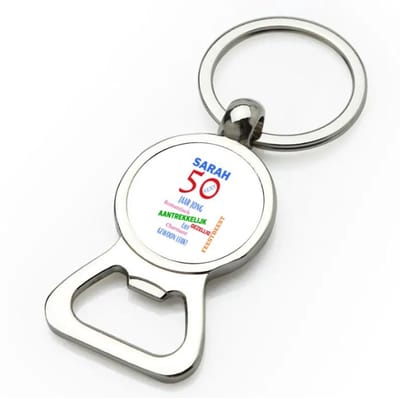 Akyol - sarah 50 jaar jong flesopener - 49+1 - mensen die 50 zijn geworden - 50 jaar sarah en abraham cadeau - jubileum man en vrouw - verjaardags - grappige tekst - jarig - verjaardag - 9 bij 3 cm