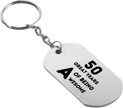 Akyol - 50 jaar of being awesome sleutelhanger - Verjaardag - mensen die 50 jaar zijn geworden - cadeau - 54 x 29mm