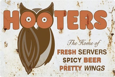 Signs USA - retro wandbord - dibond - The Home of Hooters - 55 x 37 cm