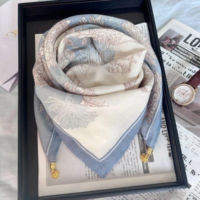 Sjaal-65cm-Vierkante sjaal met magnetische drukknoopsluiting – Te vormen tot driehoekige sjaal – Stijlvolle & elegante nekwarmer – Must-have voor elke outfit-Blauw met brokaatpatroon