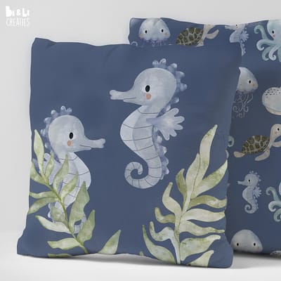 Kussen Under the sea zeepaardjes blauw-Kinderkamer decoratie-Kinderkamer accessoires-Kussen Under the sea zeepaardjes blauw-Kussen incl binnen kussen-maat 40x40