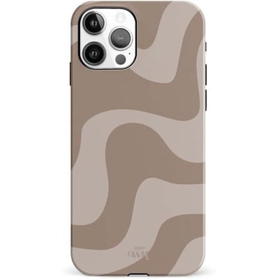xoxo Wildhearts Ride With Me Brown - Double Layer - Hard case geschikt voor iPhone 12 Pro Max hoesje - Dubbele beschermlaag - Beschermhoes shockproof case - Golvenprint - Golvend patroon - Beige / Bruin