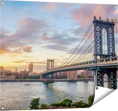 Gards Tuinposter Manhattan Bridge Brug in New York - 100x80 cm - Tuindoek - Tuindecoratie - Wanddecoratie buiten - Tuinschilderij