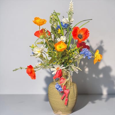 Kunstboeket met Vaas – Kleurrijk Veldboeket Kunstbloemen – Blauw Glazen Vaas – 60 cm – Seta Fiori