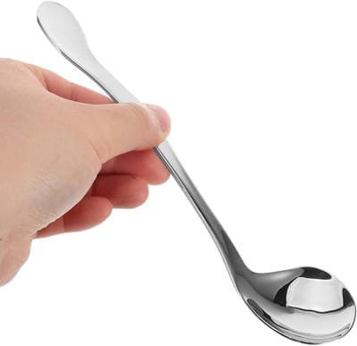 Ergonomische lepel met lange steel voor senioren en gehandicapten, gebogen handgreep en diepe lepelkop voor veilige voedselinname bij handtrillingen en mobiliteitsproblemen