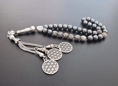 Handgemaakte naam tasbih 33 Kralen Natuursteen “Hematiet ” - met metaal tassel “Harmonie"- Met je naam of de naam van uw geliefde- 8 mm diameter van de korrel