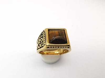 RVS Edelsteen Tijgeroog goudkleurig Ring. Maat 22. Vierkant ringen met zwarte/goud patronen aan de zijkant. Beschermsteen. geweldige ring zelf te dragen of iemand cadeau te geven.