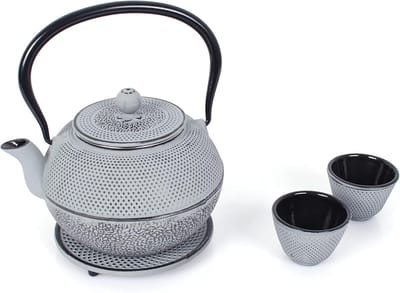 Famanu - Gietijzeren theeset 1.1 l met uitneembaar zeefje, theepot met onderzetter en 2 theekopjes, vintage stijl theepot voor losse thee Grijs