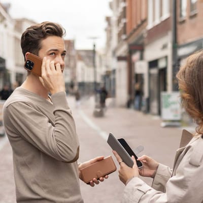 Selencia Hoesje - Geschikt voor Apple iPhone 16 Pro - Olyn Uitneembare Bookcase geschikt voor MagSafe - Bruin