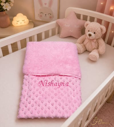 Babydeken met naam geborduurd - Hawsaz.nl Kraamcadeau - Wiegdeken met naam - extra zacht 75 x 100 cm - Gepersonaliseerd - babydekentjes voor ledikant - voor meisje - Voor jongen - babydeken voor kinderwagen - Kraamcadeau met naam - deken met naam -