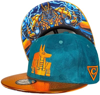 Capiche® Snapback Pet – Robot Anubis 2.0 – Teal Blauw Suède & Oranje Crackling Metallic – Verstelbaar met Druksluiting – Pet Mannen