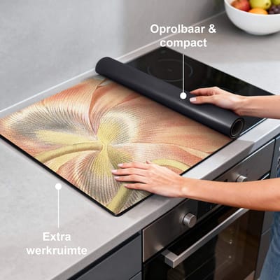 KitchenArt - Poppy Bloom – Inductie Beschermer - 78x52 cm - Kookplaat Beschermer - Luxe Afdekplaat Inductieplaat - Anti-slip & Oprolbaar - Beschermmat Inductiekookplaat