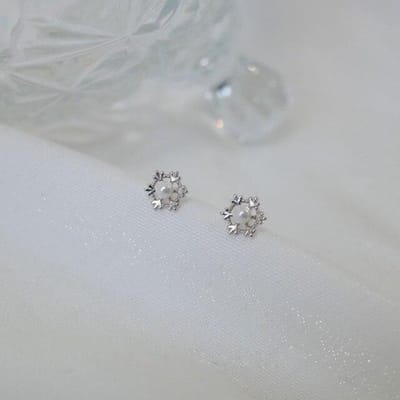 925 Sterling Zilver 14k Verguld Parel Sneeuwvlok Oorknopjes Vrouwen Persoonlijkheid Elegant Verjaardagsjuweel zilver