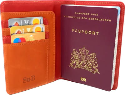 Su.B RFID Blokkering Leren Paspoort Houder - Premium Paspoort Hoesje Reisticket Credit Cards Wallet | Rood - Oranje