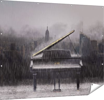 Gards Tuinposter Piano in de Regen voor een Stad - 150x120 cm - Tuindoek - Tuindecoratie - Wanddecoratie buiten - Tuinschilderij
