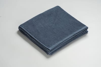 MAROYATHOME UNO Handdoek - Badhanddoek 70x140 cm - Towel - Fairtrade Katoen - Vintage Blue