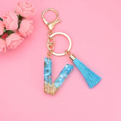 Letter Sleutelhanger A-Z – Luxe Initialen Sleutelhanger met Pompon & Kwastje – Tashanger voor Dames & Meisjes – Accessoire voor Sleutelbos, Handtas, Rugzak & Autosleutel – Persoonlijk Cadeau voor Vrouw, Moeder, Dochter & Vriendin