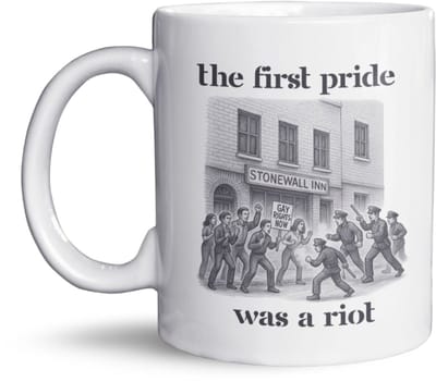 NietMokken.nl - Pride beker – The First Pride Was a Riot – Stonewall illustratie – Pride mok met betekenis – 325ml keramiek – Aan beide zijden bedrukt – Vaatwasser- en magnetronbestendig - LGBT beker