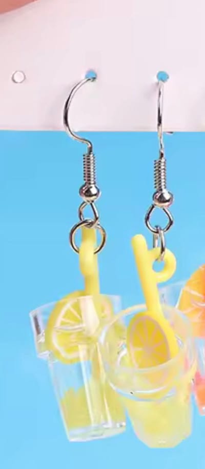 Akyol - cocktail oorbellen – Oorbellen dames - oorbellen meisjes - Oorhangers dames - leuke gele oorbellen - Sieraad- drankjes oorbellen - oorbellen cadeau - verjaardag - grappige oorhangers - Valentijn cadeau