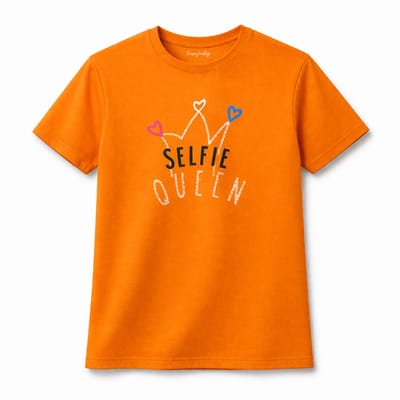 Starry Indigo - Oranje shirt Selfie Queen met glitters | Koningsdag Kleding Kinderen | Oranje | Kind 8-9 jaar | Maat 134