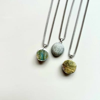Gemstone ketting Labradoriet halve bol (half gepolijst)