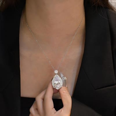 Druppelvormige 13 * 18 paarse diamanten halsketting 925 zilveren elegante temperament dame volledige diamanten hanger sleutelbeenketting Europa en Amerika brown