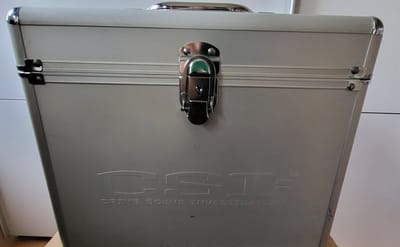 zeer unieke CSI koffer seizoen 1 t/m 7 incl CSI zaklamp