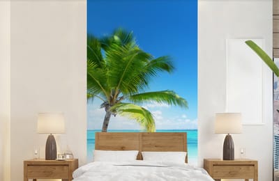 Behang - Fotobehang Palmboom - Strand - Zee - Zomer - Breedte 120 cm x hoogte 240 cm